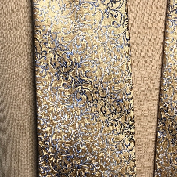 - Mens Gold And Blue Tie. Perry Ellis. Like New. - Picture 2 of 3